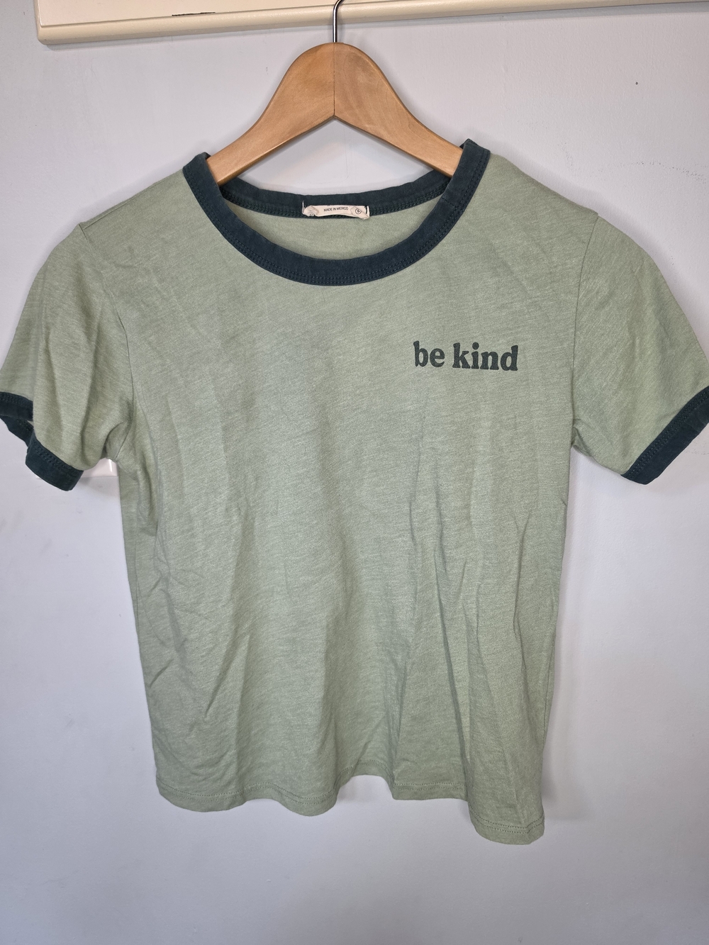 Philosophy of Love Be Kind Sage Green Ringer Tee Smiley Face Retro  M as-is